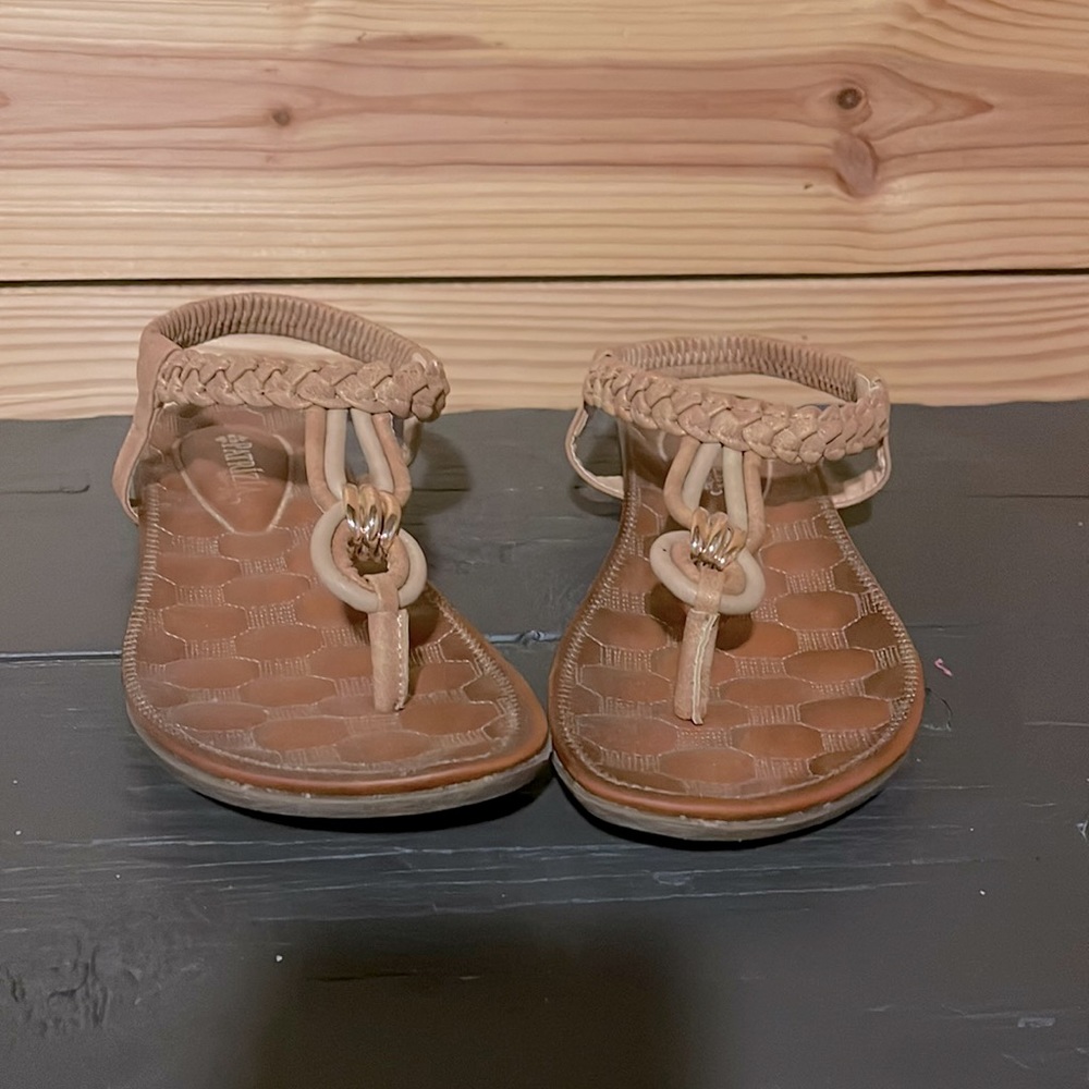 Patricia sandals SZ 8